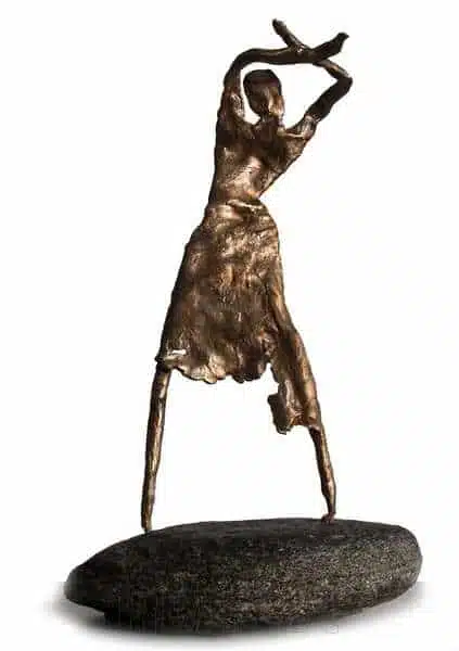 Cire perduestøbt bronzeskulptur af flamencodanser på natursten