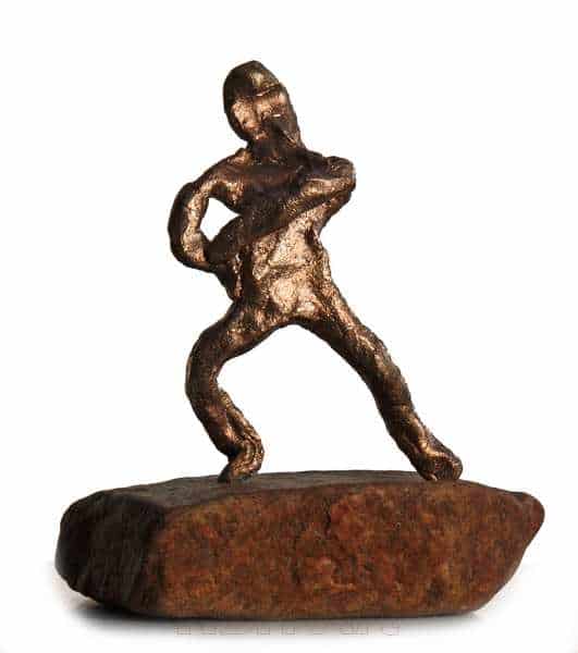 Cire perduestøbt bronzeskulptur på natursten
