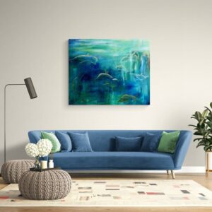 Maleri af delfiner i blå farver over sofaen