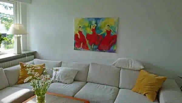 Maleri over sofaen
