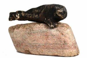 bronzesæl på sten