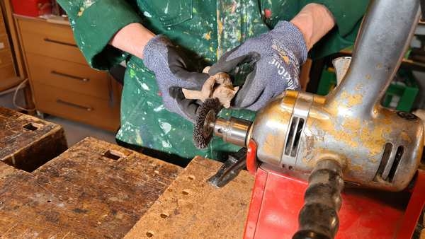 Bronze-støbning Efterbehandling af bronzeskulpturer