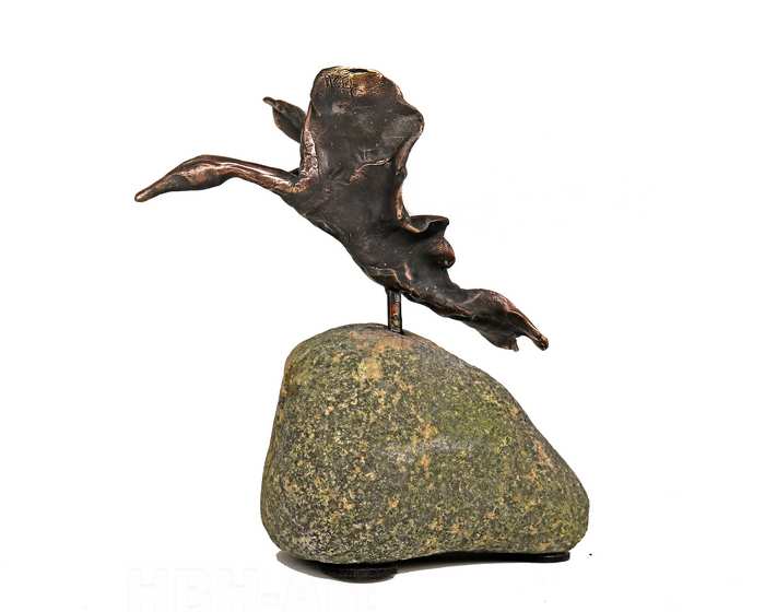 Flyvende fugl i bronze