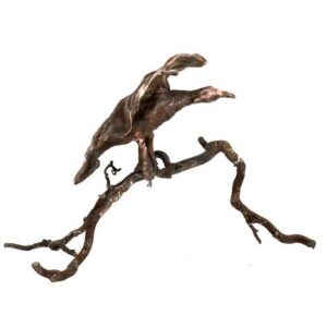 Cire perdue støbt fugl der sidder på en bronzestøbt troldhasselgren