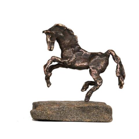 Hest på flad sten Unika hest støbt i bronze