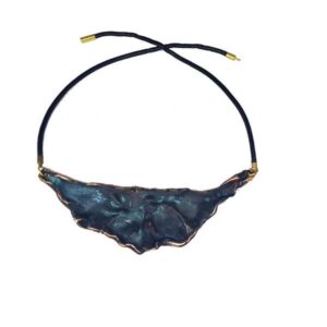 Blåpatineret halssmykke i bronze