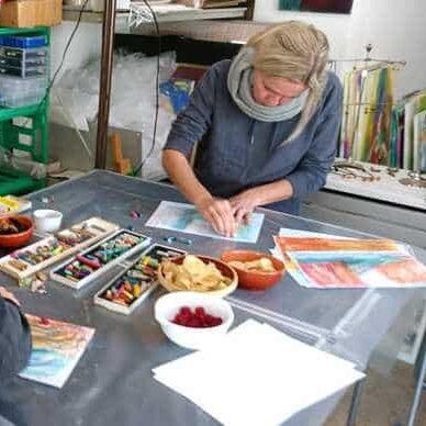 Kursister p&aring; malekursus som selvudvikling i atelier HBH-Art -Malekursus som selvudvikling