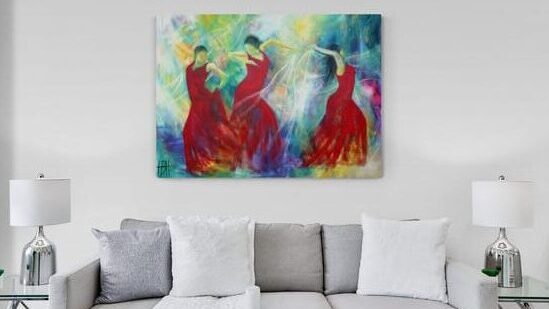 Maleri af dansere med sjal i stuen